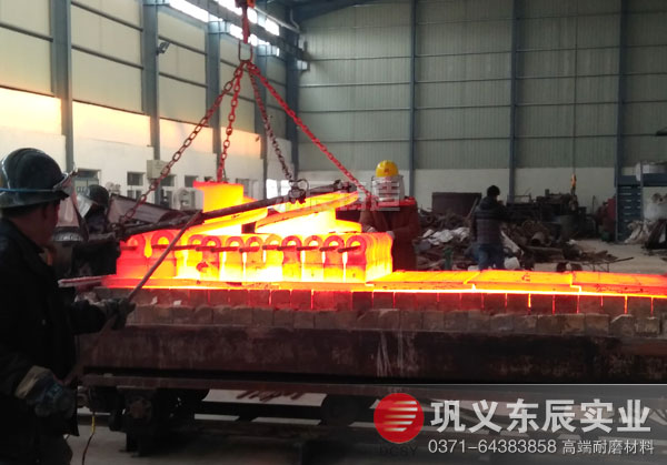 河南東辰破碎機耐磨錘頭合金復合錘頭